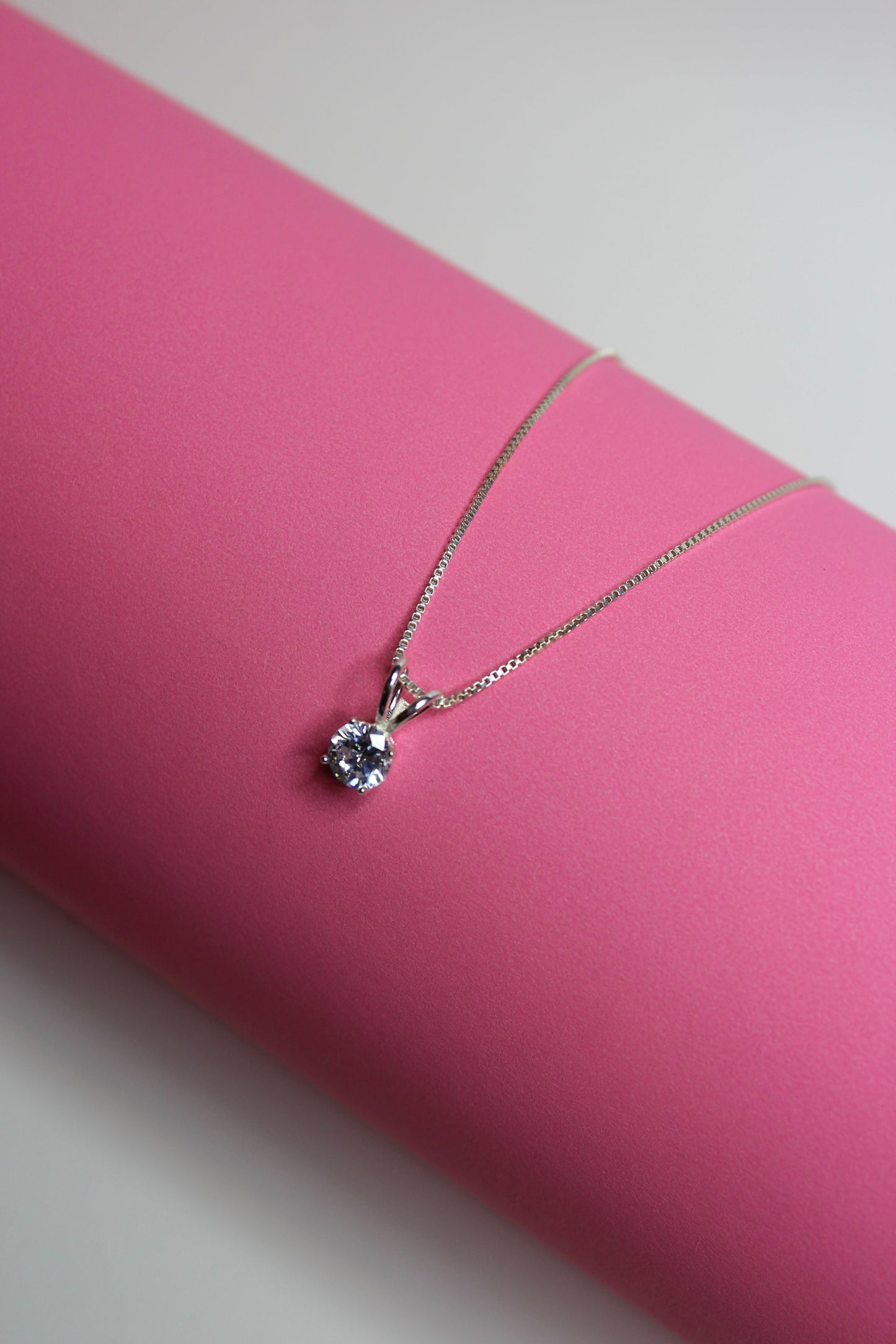 Collar solitario luz plata