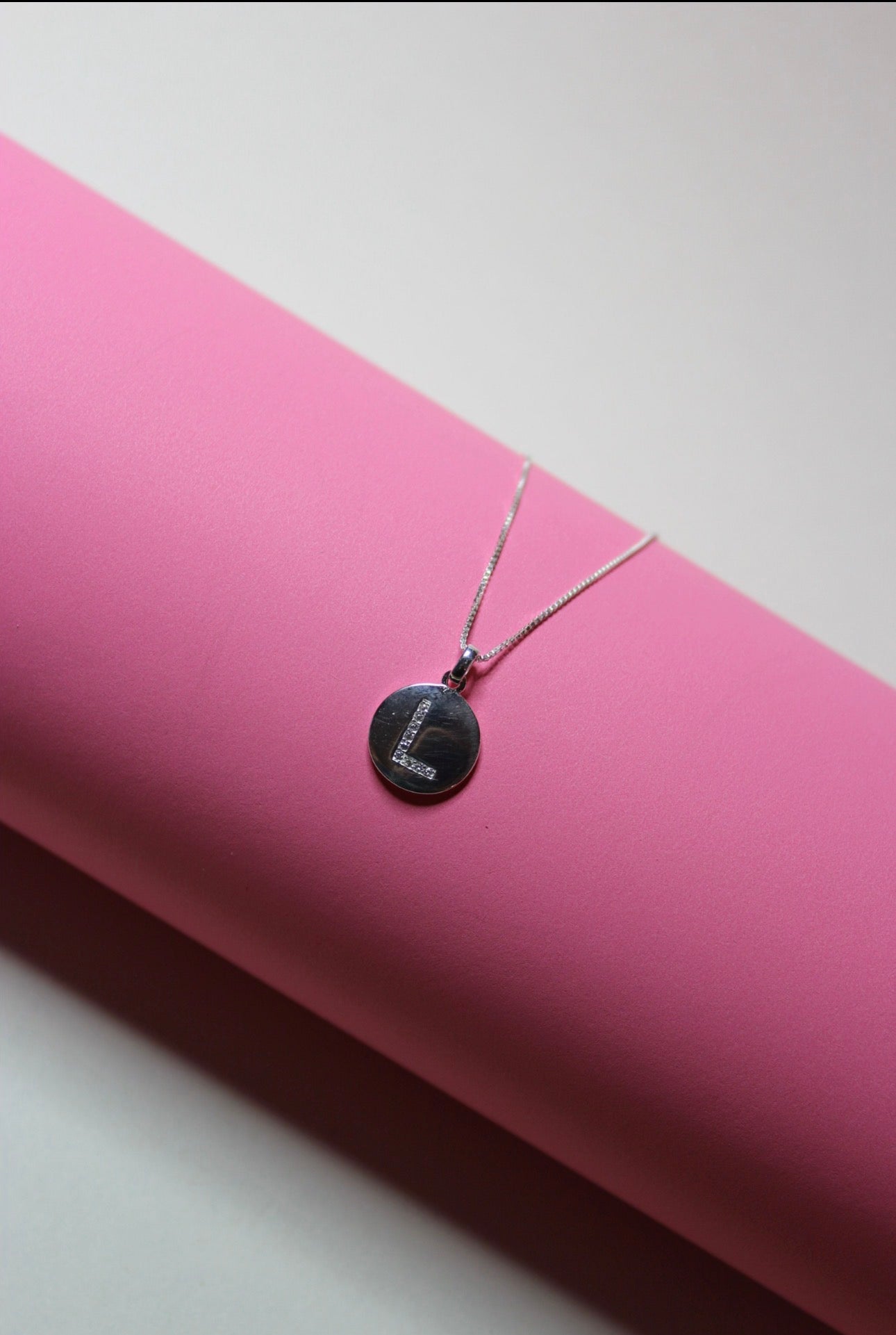 Collar letra L