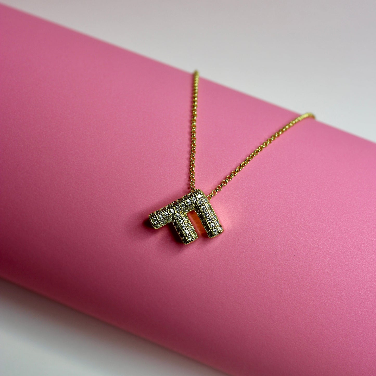 Collar letras doradas