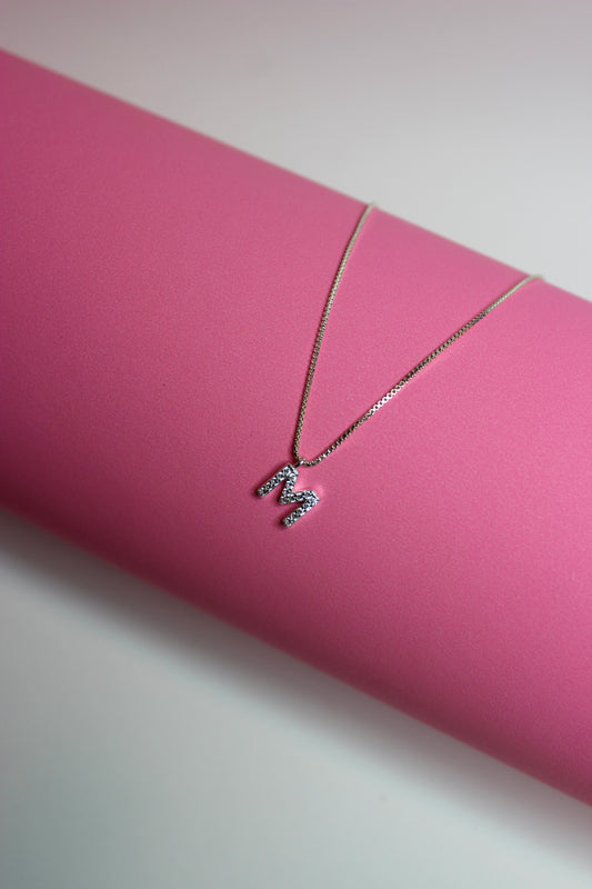 Collar inicial “M” plata