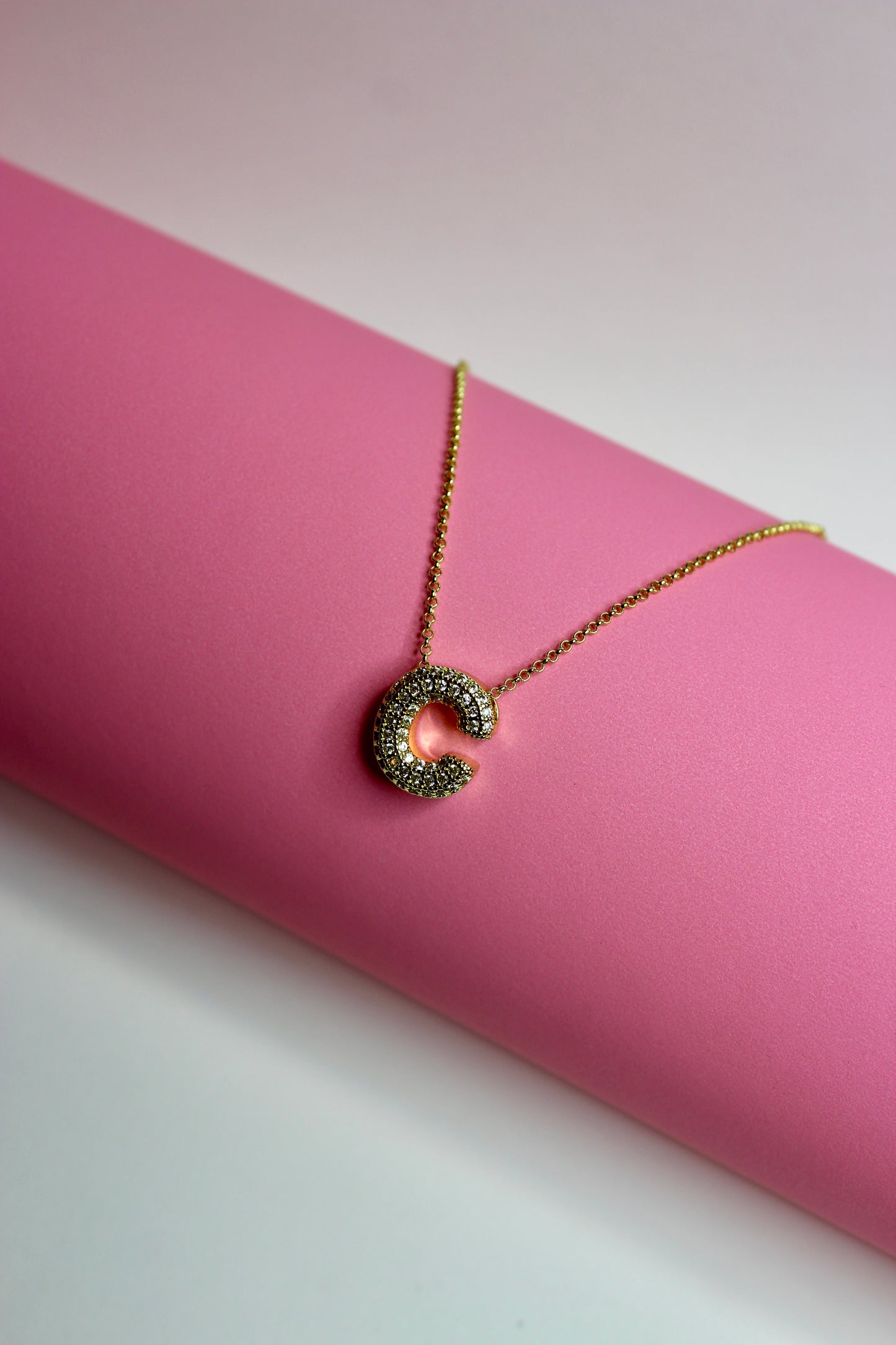 Collar letras doradas